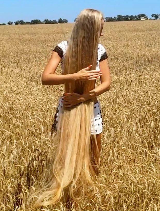 VIDEO - Fields of hair