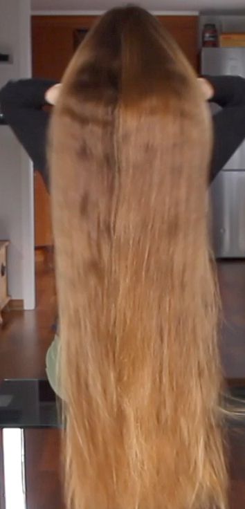 VIDEO - Rakel&#x27;s table hair play