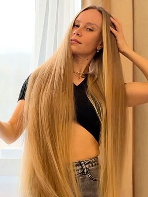 VIDEO - Blondie is back