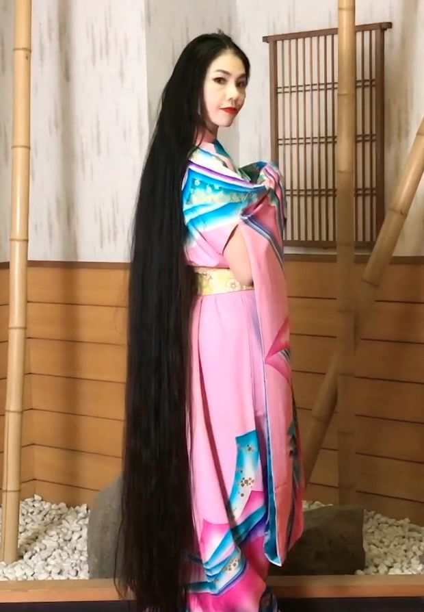 VIDEO - Super long Asian hair