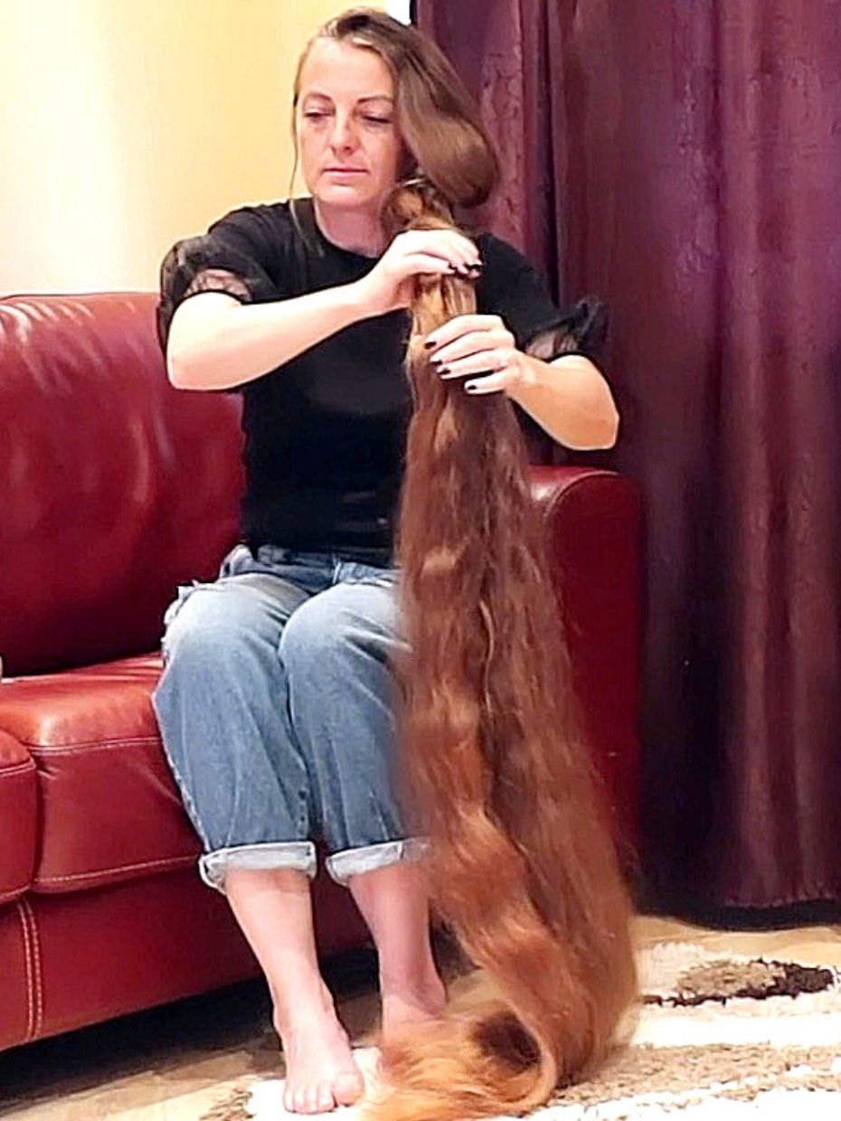 VIDEO - A lot of hair to deal with
