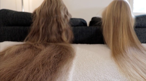VIDEO - Audrey and Siri in the sofa (part 1)