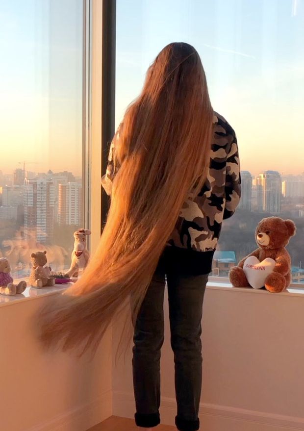 VIDEO - Heavy calf length hair
