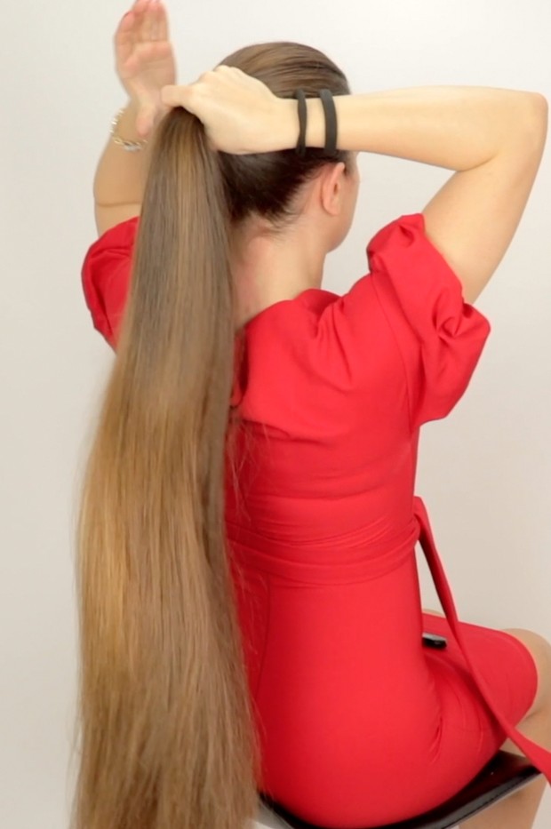 VIDEO - Tight, high ponytail