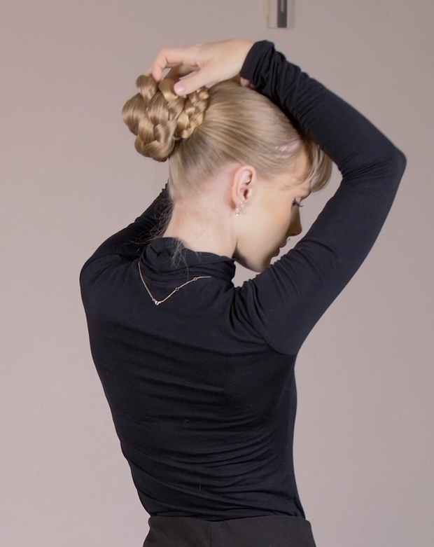 VIDEO - The big braid and ponytail