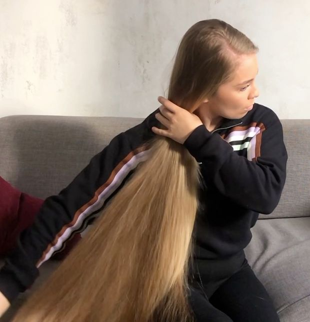 VIDEO - Selma&#x27;s brushing and braiding