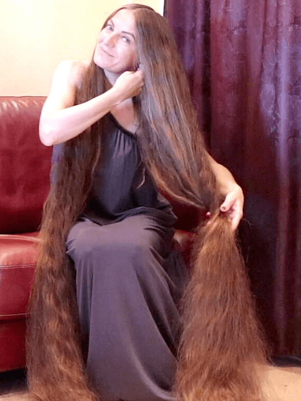 VIDEO - Rapunzel getting ready for the evening