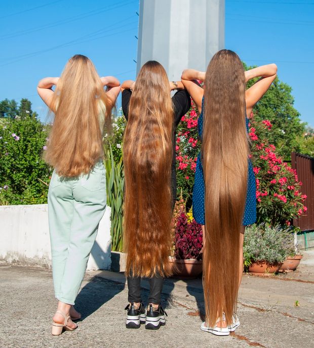 PHOTO SET - Triple long hair in motion photoshoot