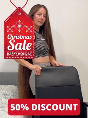 VIDEO - She really loves her hair