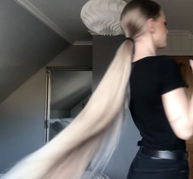 VIDEO - Victoria&#x27;s ponytail