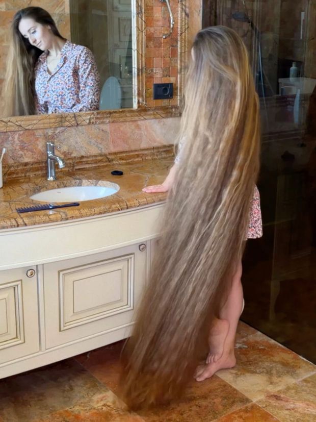 VIDEO - Extreme super thick and long hair