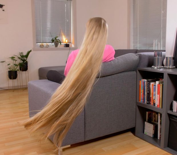 VIDEO - Extreme blonde bun elegance