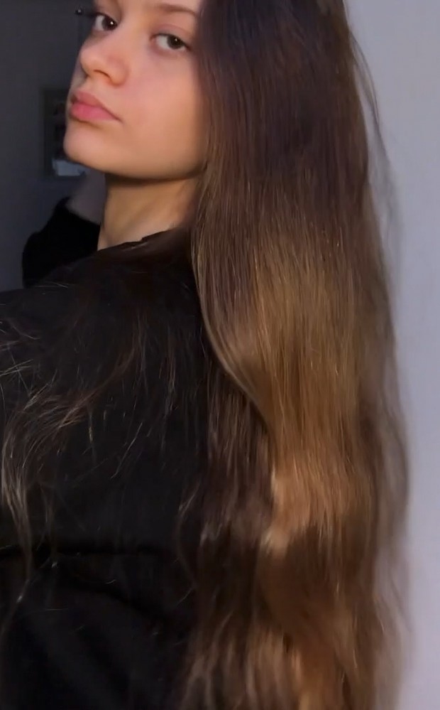 VIDEO - Ottavia&#x27;s thick hair play 2