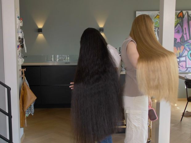 VIDEO - Two very impressive manes