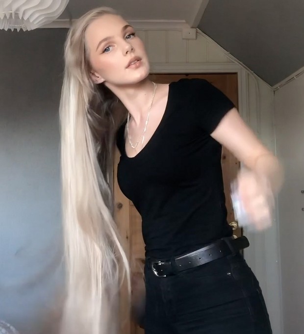 VIDEO - Victoria&#x27;s ponytail