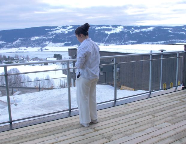 VIDEO - Hair display with a beautiful view