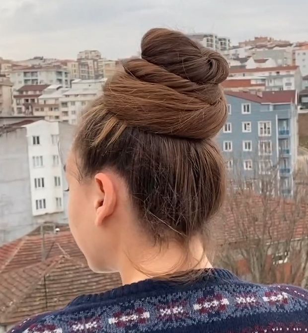 VIDEO - The girl with the huge buns