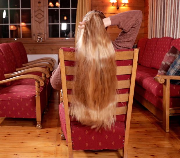 VIDEO - Perfect wavy ponytail sliding