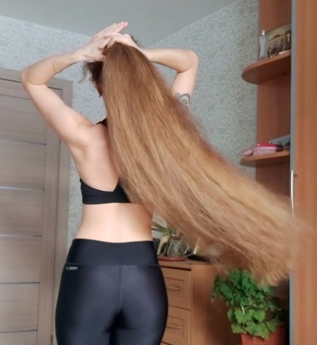 VIDEO - A massive mane and folded hair