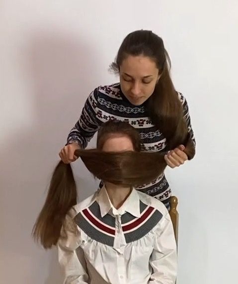 VIDEO - Extreme floor length hair play with friend