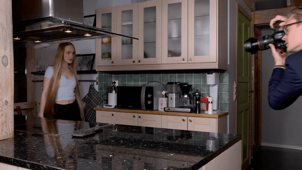 VIDEO - A Rapunzel&#x27;s photoshoot in the kitchen BTS