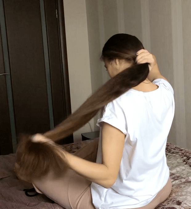 VIDEO - Kristina&#x27;s soft hair