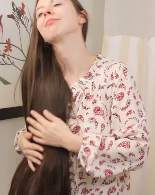 VIDEO - Antonia at the hotel