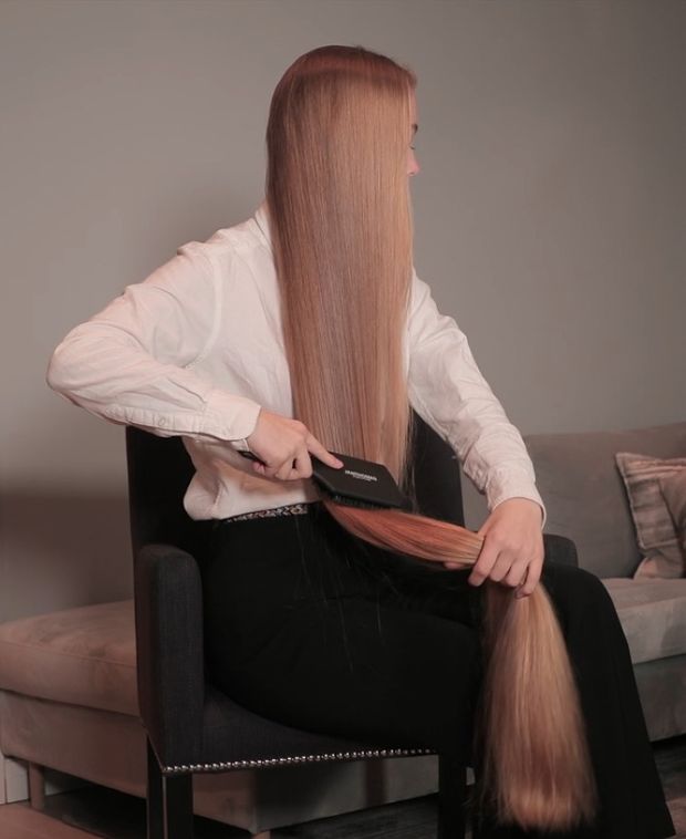VIDEO - Super long blonde, silky hair brushing and combing