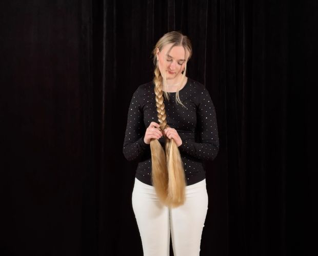 VIDEO - Braids and buns display