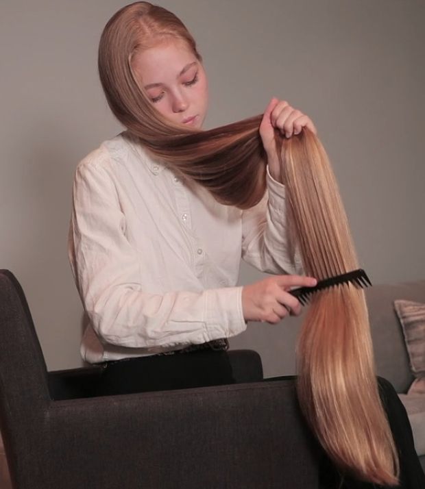 VIDEO - Super long blonde, silky hair brushing and combing
