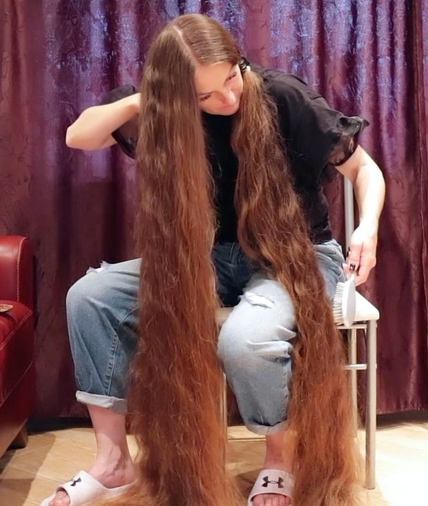 VIDEO - From a massive braid to a very massive mane