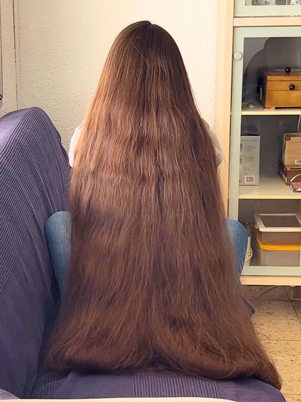 VIDEO - Thick and elegant hair bun display