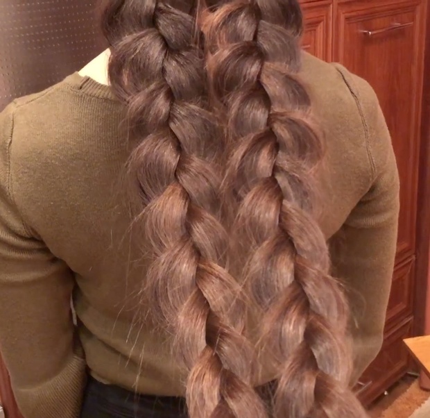 VIDEO - Two big braids