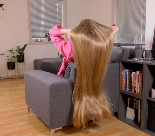 VIDEO - Extreme blonde bun elegance