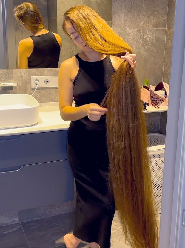 VIDEO - Enormous hair deluxe
