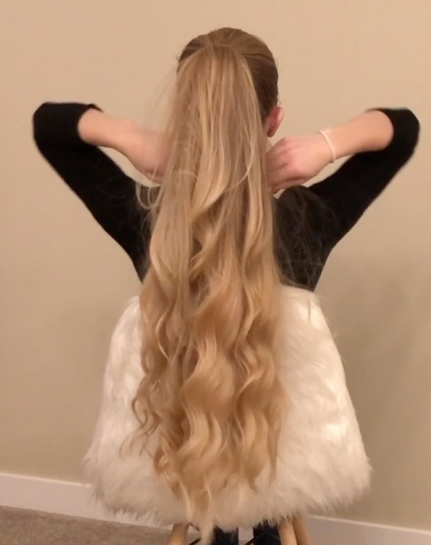 VIDEO - Alena&#x27;s long, healthy curls