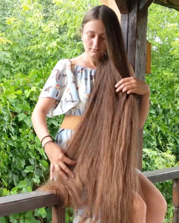 VIDEO - She has so much hair!