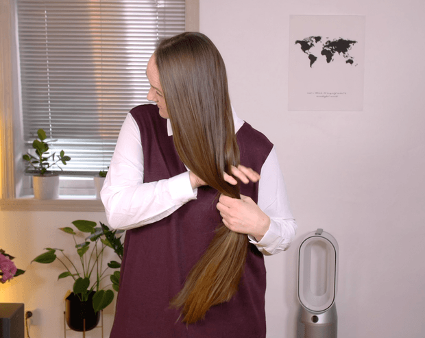 VIDEO - Veronica&#x27;s hair oiling