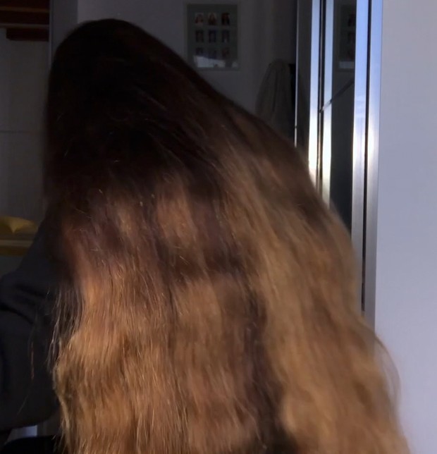 VIDEO - Ottavia&#x27;s thick hair play 2