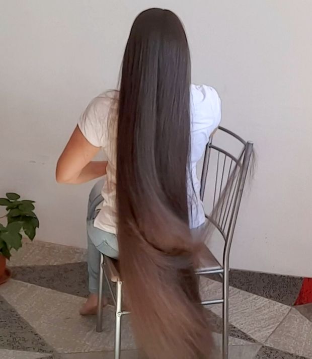 VIDEO - Parting, brushing and hairstyles