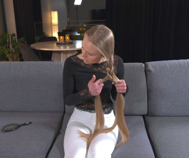 VIDEO - Blonde braid and hair flips