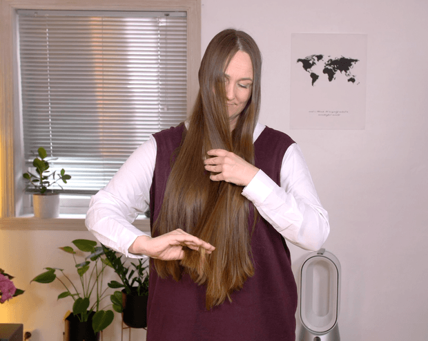 VIDEO - Veronica&#x27;s hair oiling
