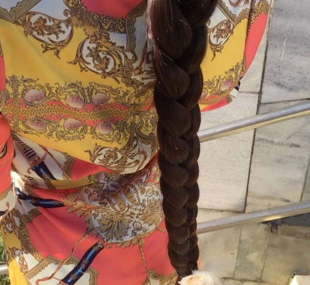 VIDEO - Long fat braid in the sun
