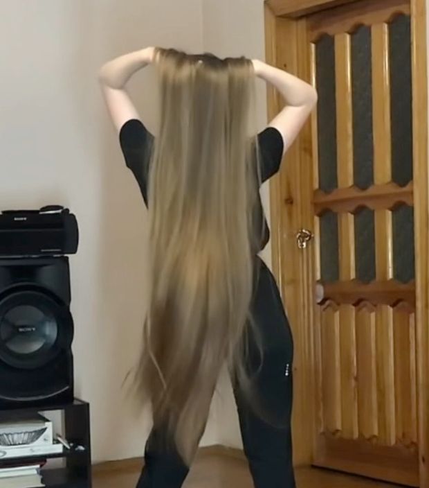 VIDEO - Rapunzel hair dancing and fun