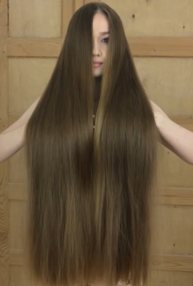 VIDEO - Covered in hair