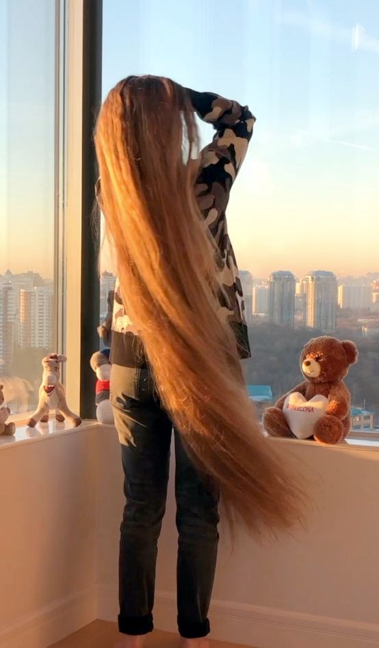 VIDEO - Heavy calf length hair