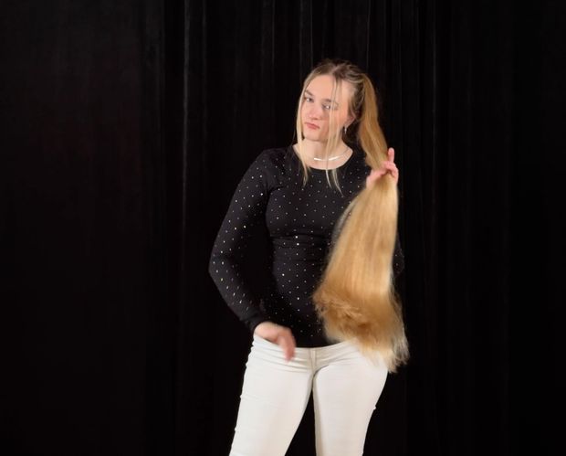 VIDEO - Braids and buns display