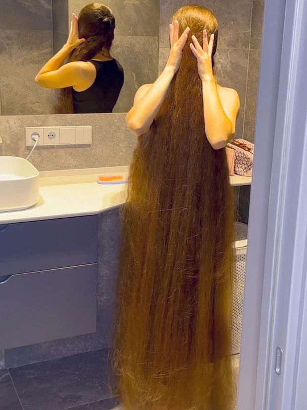 VIDEO - Enormous hair deluxe