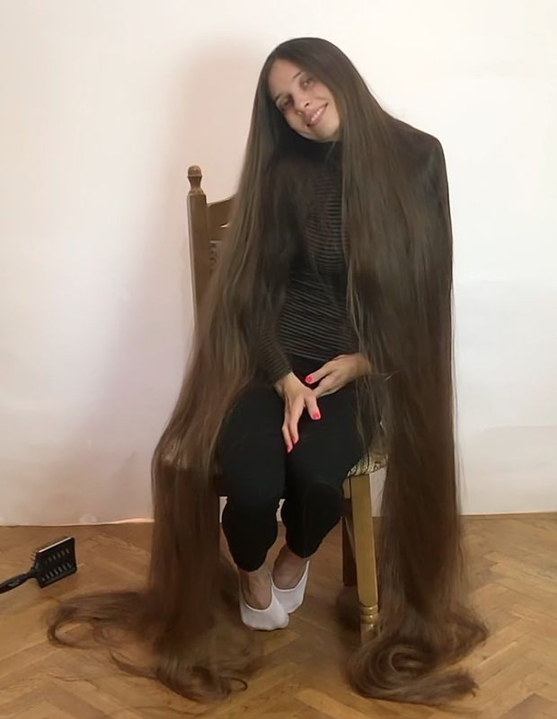 VIDEO - Super silky floor length hair