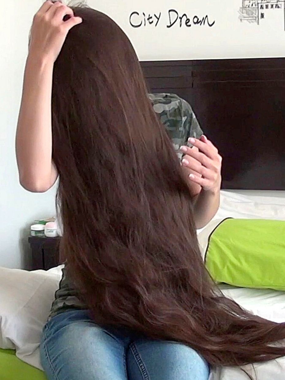 VIDEO - Silky, beautiful long hair perfection